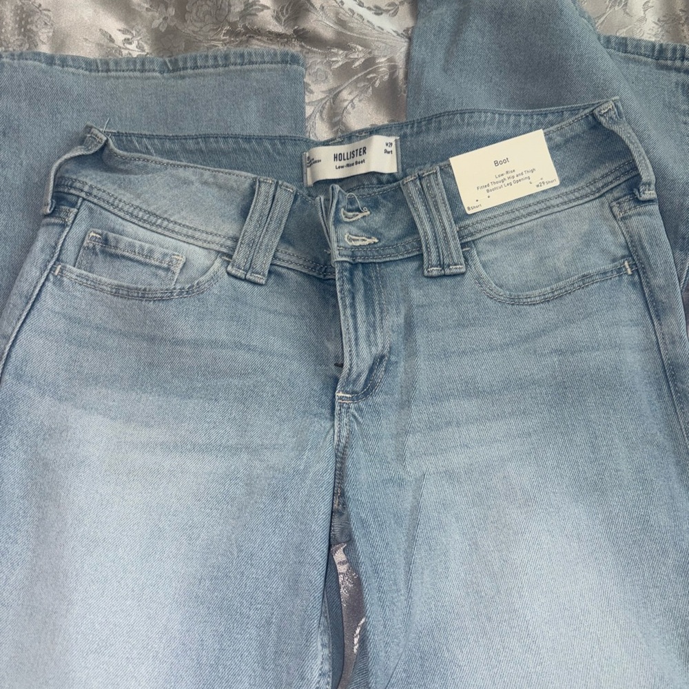 Hollister‎ Low-Rise Boot Jeans in Light Denim